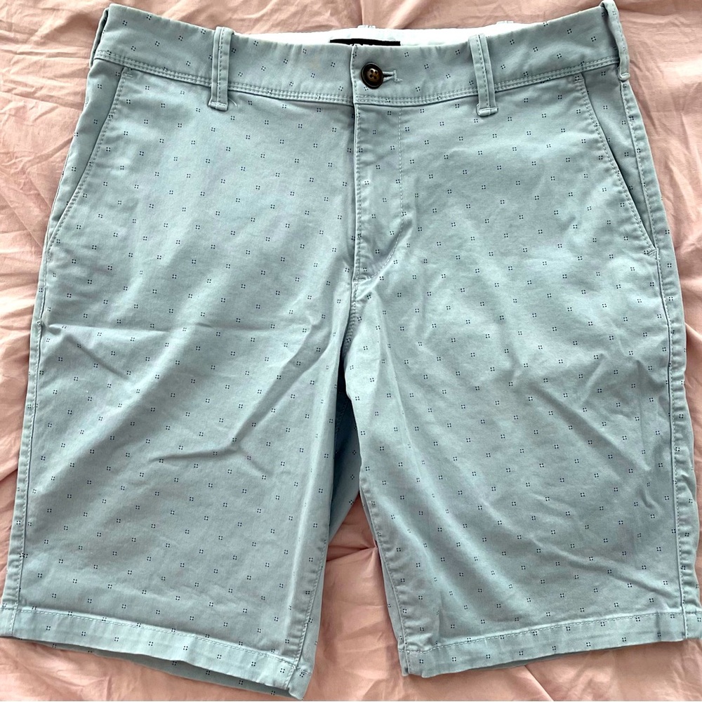 Express Mens Shorts Casual Flat Front Chino Gray With Blue Diamonds Size 28